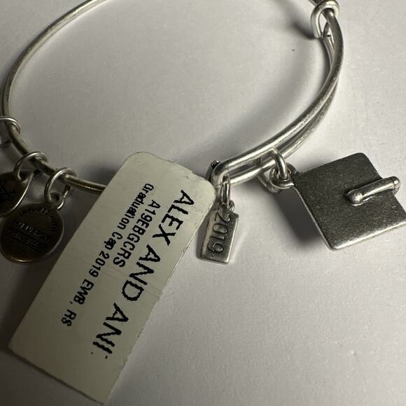 Alex And Ani Silver 2019 Graduation Bracelet Cap Charm NWT - Picture 2 of 5